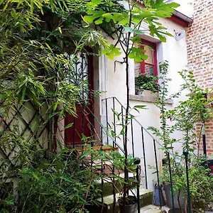 Apartment Lapetitemaisondeparis, Paris
