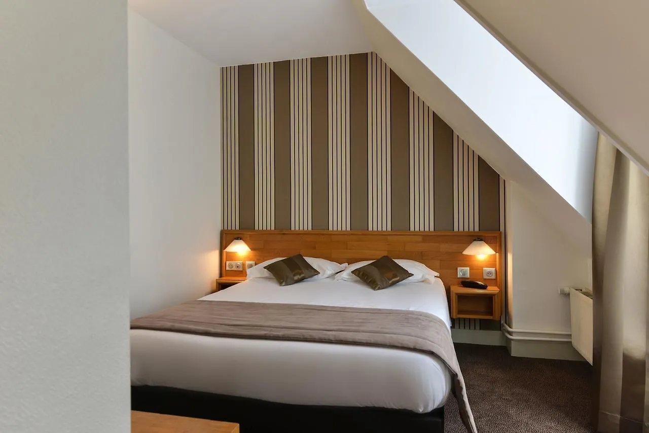 ***  Relais Du Pre Hotel Paris France
